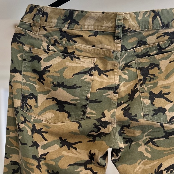 Tory Burch Camouflage Print Skinny Jeans - Size 30. - Picture 11 of 14